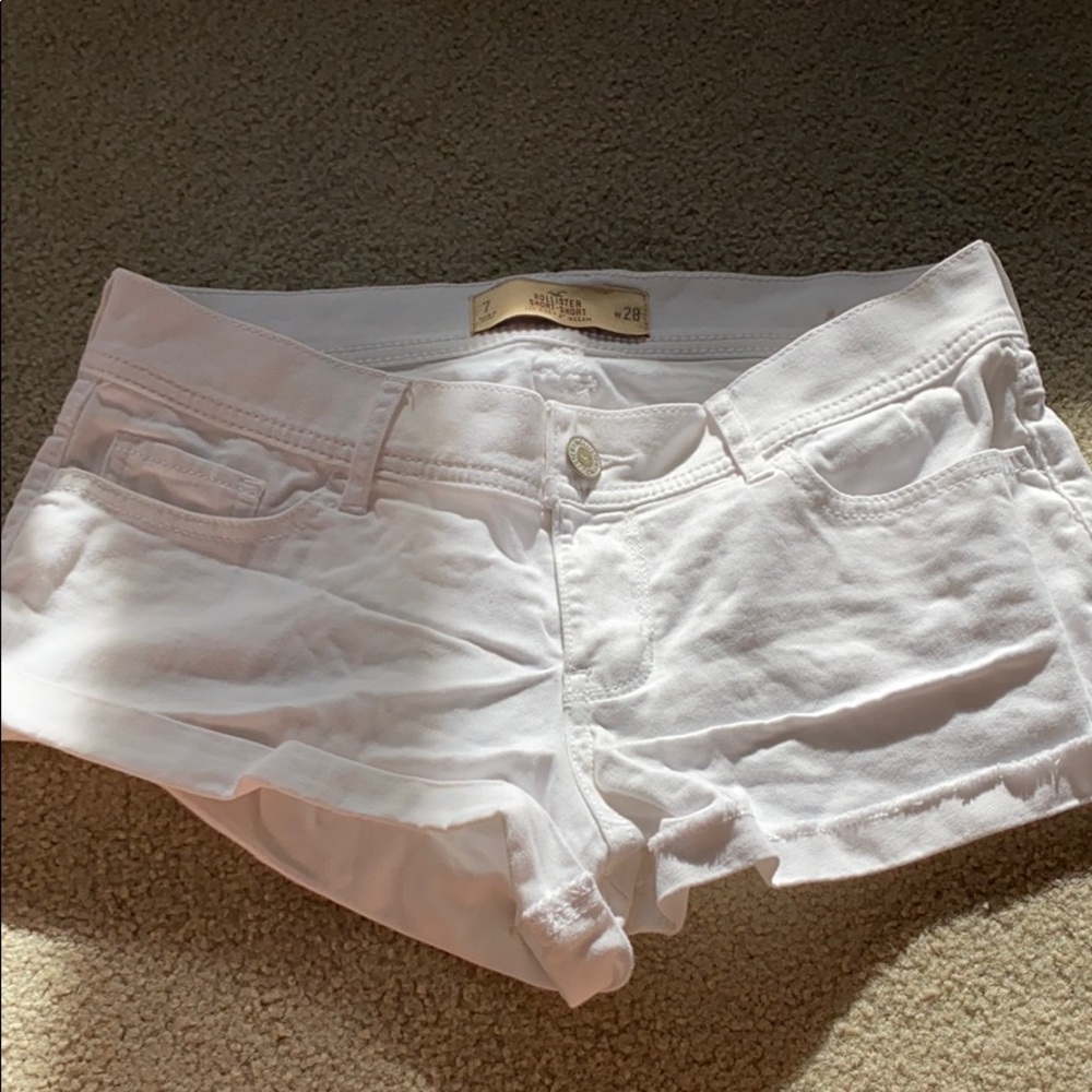 White Hollister Short-Shorts